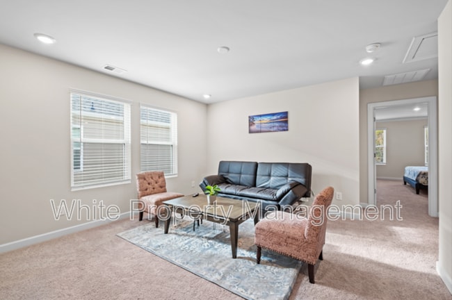 Building Photo - 709 Windage Wy