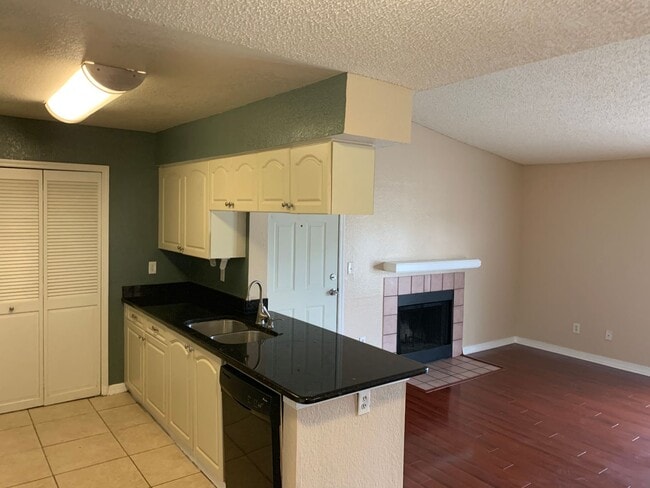 Building Photo - 2550 N Alafaya Trail