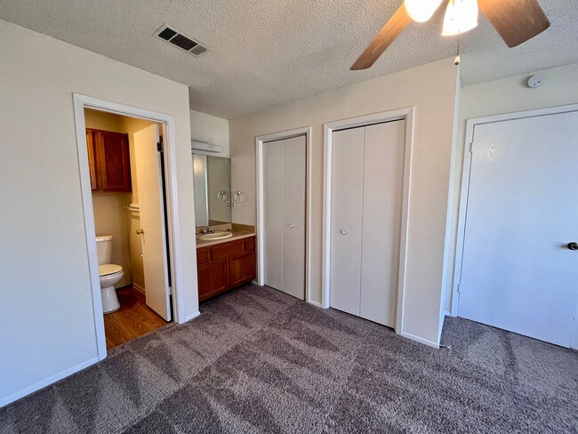 Building Photo - Nice 3/2 duplex in Round Rock.