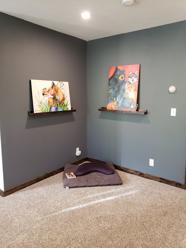 1st floor, part of 2nd bedroom - 7 Willowbrook Close