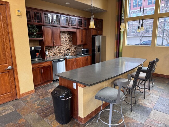 Building Photo - Spacious 1BR Condo in Broomfield