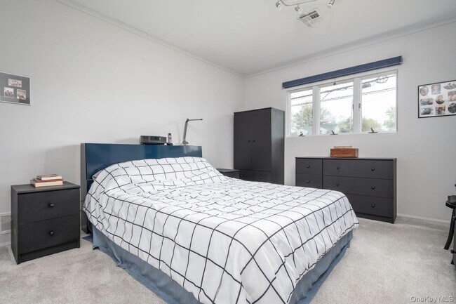 Building Photo - 264 Manetto Hill Rd