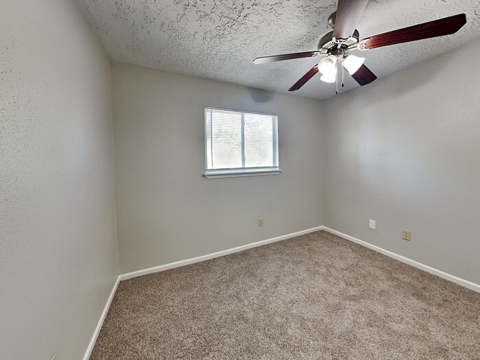 Building Photo - 23403 Verngate Dr