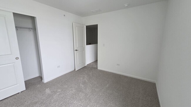 Building Photo - 450 Hathaway Ln