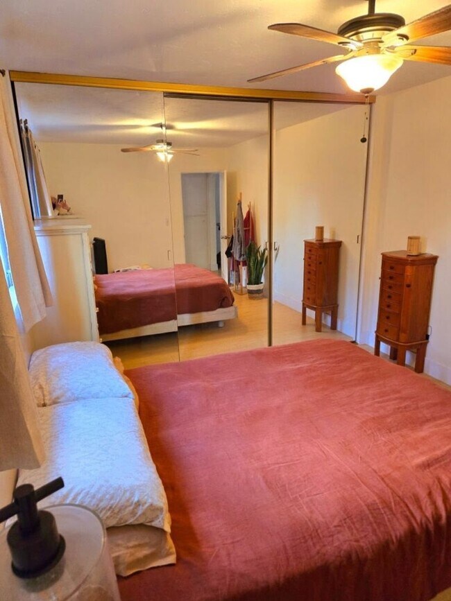 Building Photo - North Park Condo Steps to Adams Ave Normal Heights!