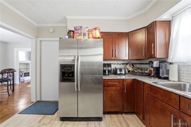 Building Photo - 226 Tacoma Ave