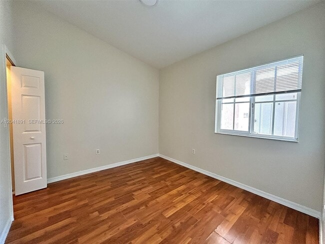 Building Photo - 1270 SE 28th Ct