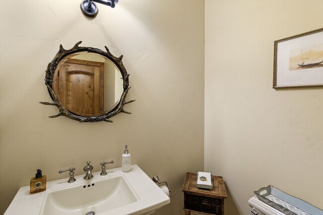 Building Photo - 121 Ridge Rd