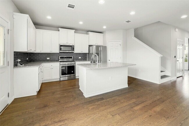 Building Photo - 15801 Crissom Ln