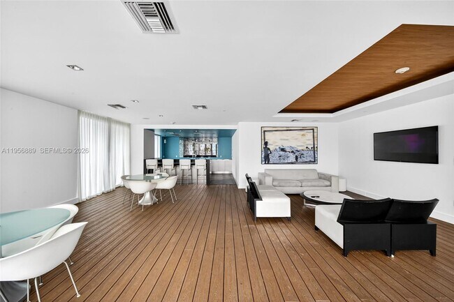 Building Photo - 500 Brickell Ave