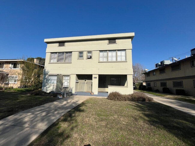 Building Photo - 835 E Weldon Ave