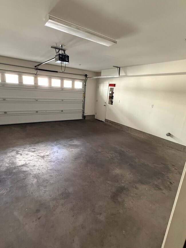 Building Photo - $4,500 / Beautiful 3BR + Bonus Room / 2.5BA Single-Family Home in Warm Springs, Fremont