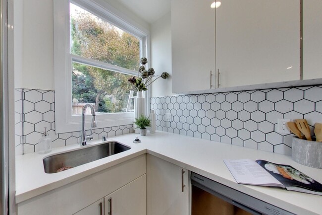 Building Photo - 1262 Vallejo St