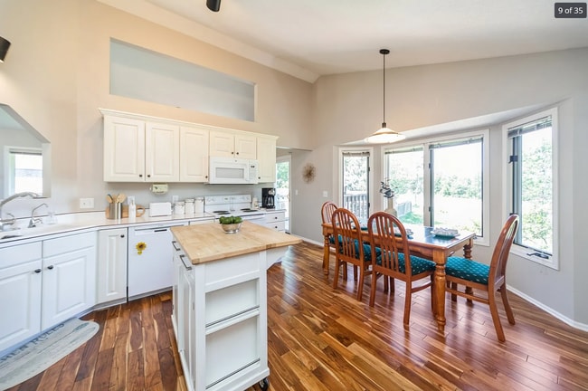 Building Photo - Desirable Clive Home with Easy Metro Access