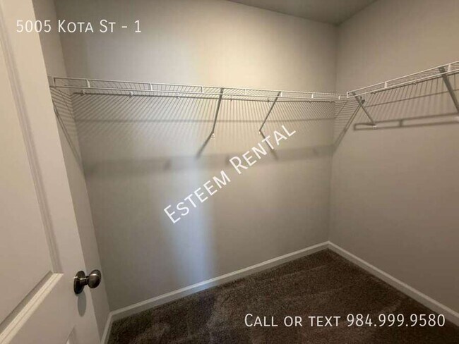 Building Photo - 5005 Kota St