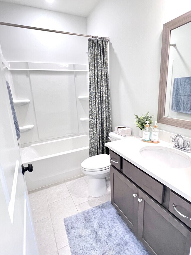 Secondary bathroom. - 47 Bowman Ct