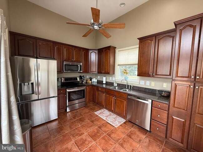 Building Photo - 240 Honey Hollow Ln