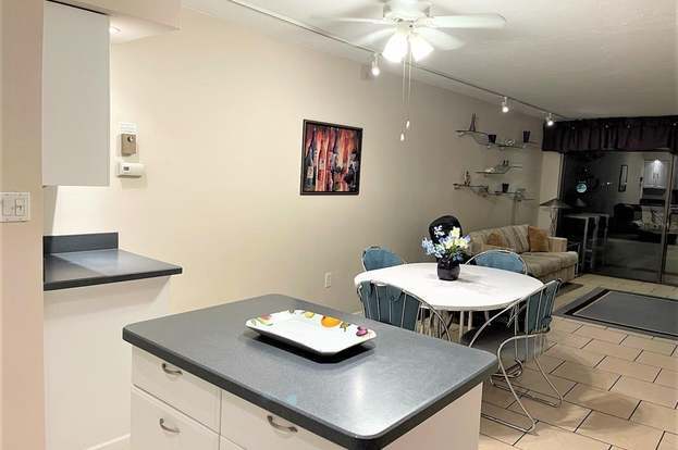 Building Photo - 1500 Park Beach Cir