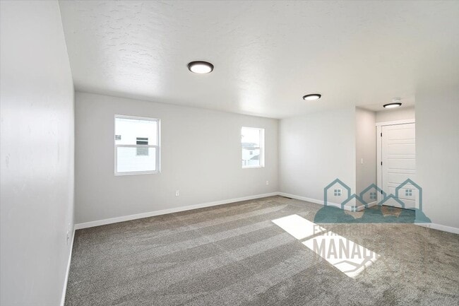Building Photo - 3891 N Chelmsford Ave