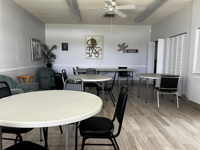 Building Photo - 3018 Sail Pointe Cir