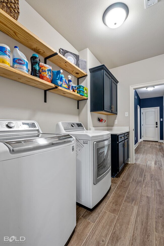 Building Photo - Gorgeous 2021-Build For Rent