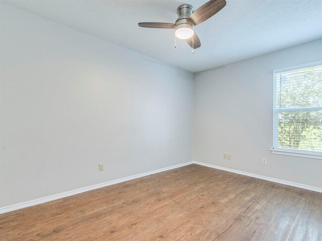 Building Photo - 1110 Hyridge St