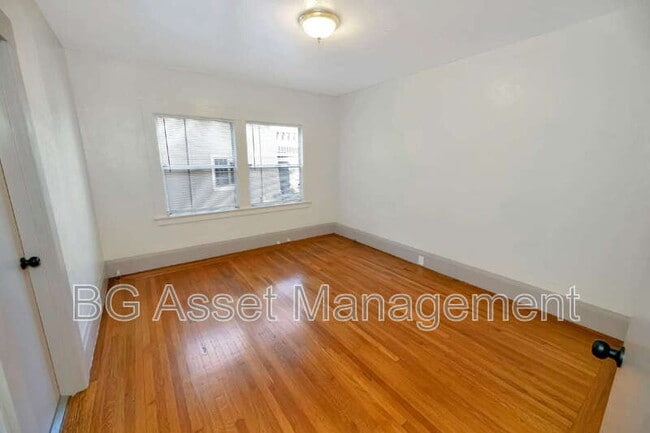 Building Photo - 3808 Lakeshore Ave