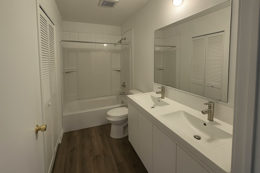 Building Photo - 2107 Chatalet Ln