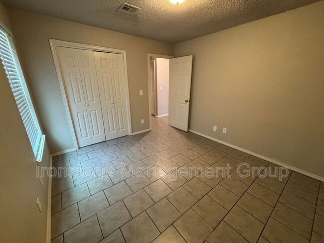 Building Photo - 4420 S Union Ave