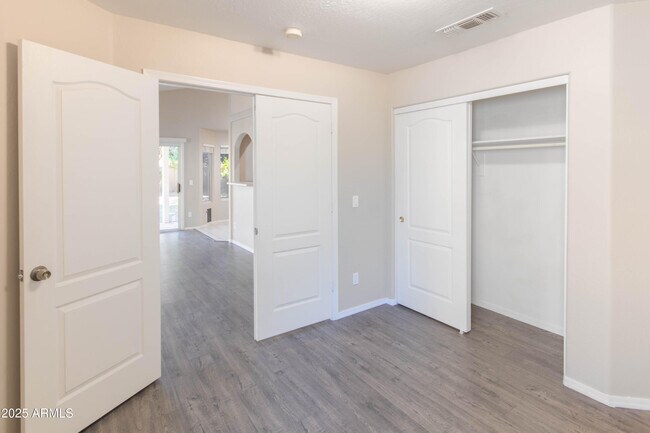 Building Photo - 213 W Caroline Ln