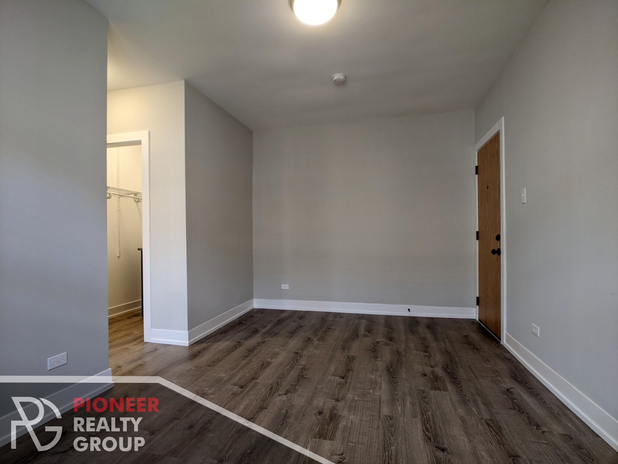 Building Photo - 437 W Belden Ave