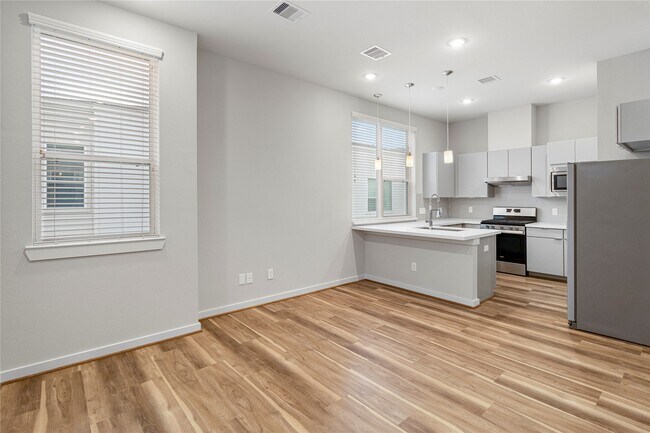 Building Photo - 606 Thornton Oaks Ln