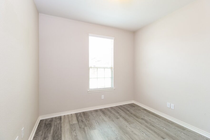 Building Photo - 2157 Barx Dr