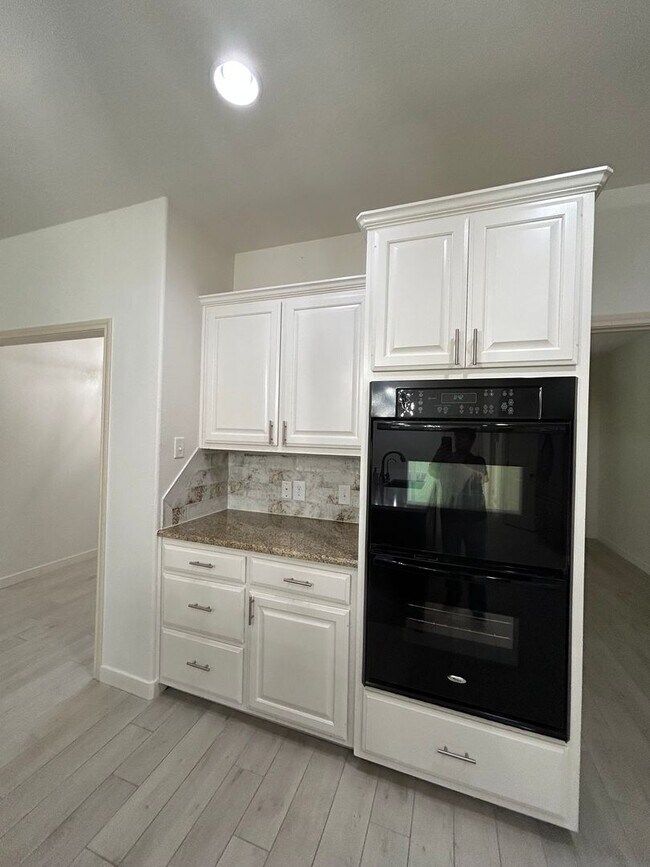 Building Photo - Beautiful Home in Northwest Midland-Los Pa...
