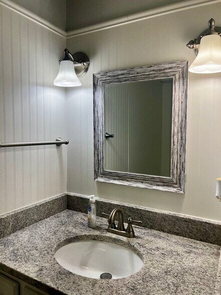 Building Photo - 301 Harbor Heights Dr