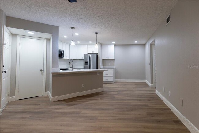 Building Photo - 4572 Commander Dr