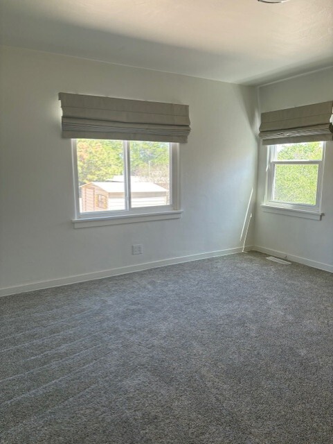 Building Photo - 709 Sundown Pl SE