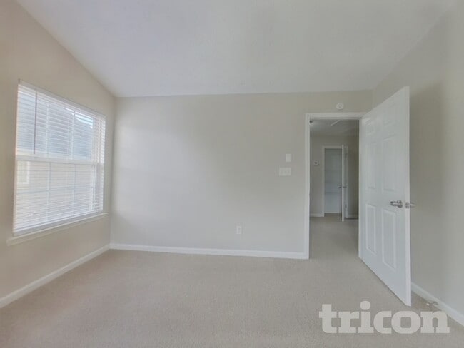 Building Photo - 988 Winding Down Way