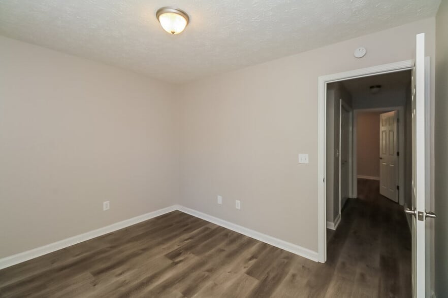Building Photo - 11 Grier Ln