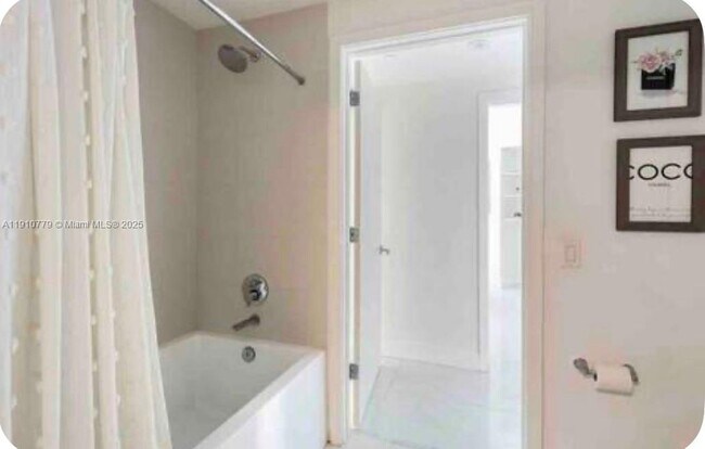 Building Photo - 501 NE 31st St