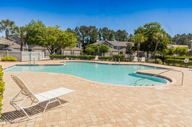 Building Photo - 762 Scrub Jay Dr