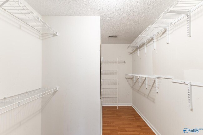 Building Photo - 117 Bambi Ln