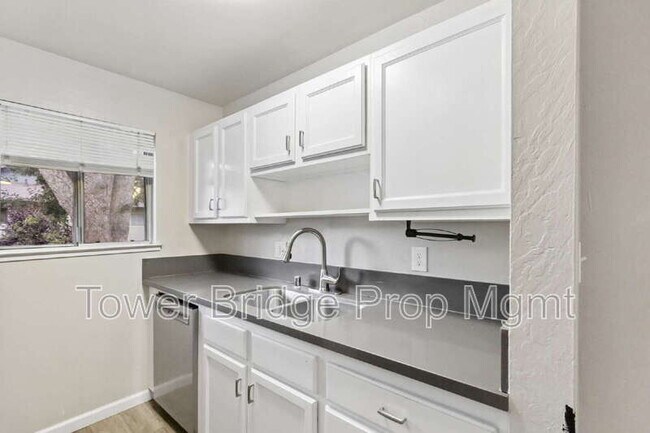 Building Photo - 2911 Austin St
