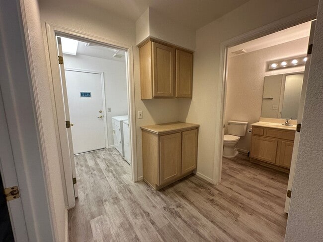 Building Photo - 2 Bedroom 2 Bathroom Sun City Summerlin To...