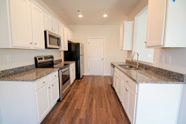 Building Photo - 3 Bedroom Duplex Home Available Now in Cherryville, NC