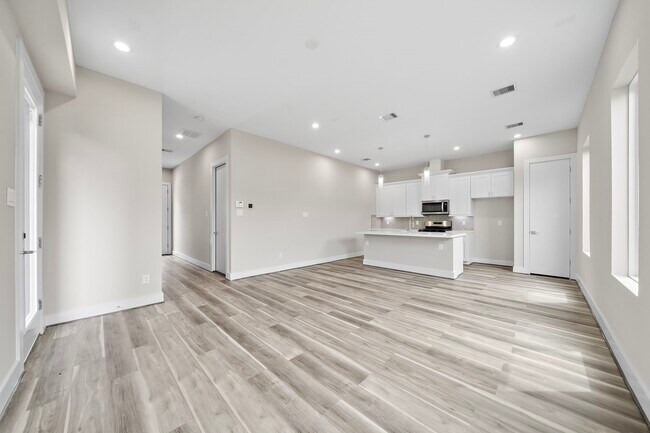 Building Photo - 7510 Sandle St