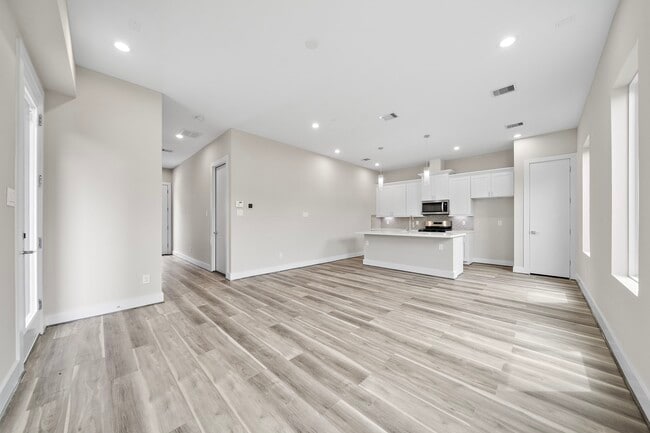 Building Photo - 7522 Sandle St