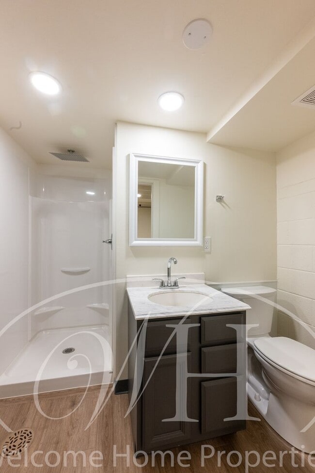 Building Photo - 427 E Pine St