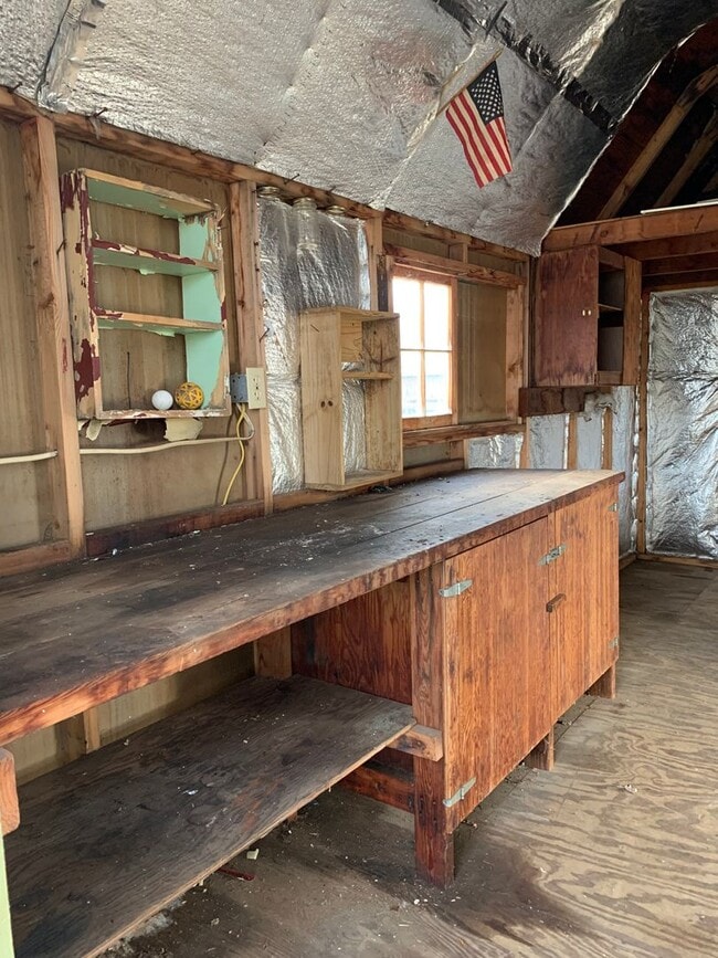 Building Photo - HEAT IS NOW INCLUDED IN THE RENT!Charming ...