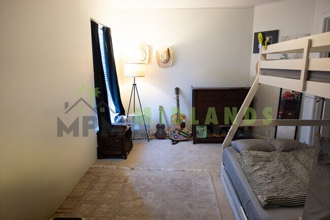 Building Photo - 233 Seabiscuit Ln